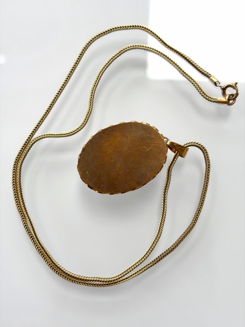 Vintage Brass Pressed Botanical Pendant Necklace (1960s) - Picture 4 of 6